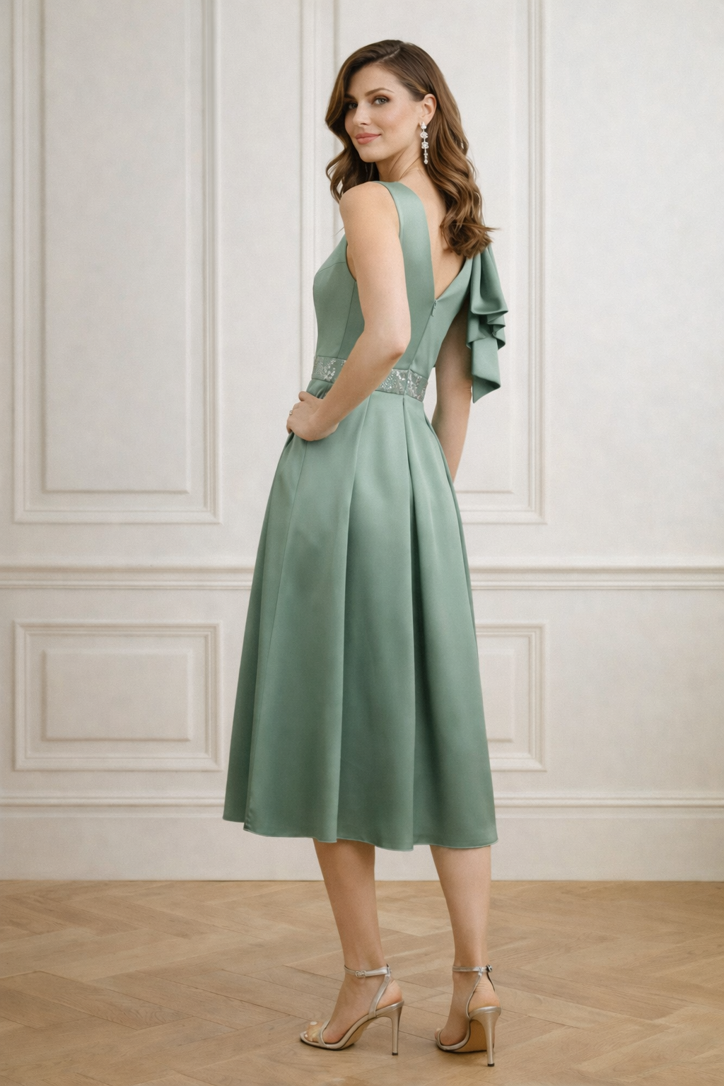 Rochie midi satinată cu fundă pe umăr și talie accesorizată