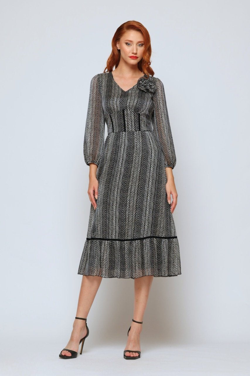 Rochie midi din voal satinat cu imprimeu alb-negru și floare 3D